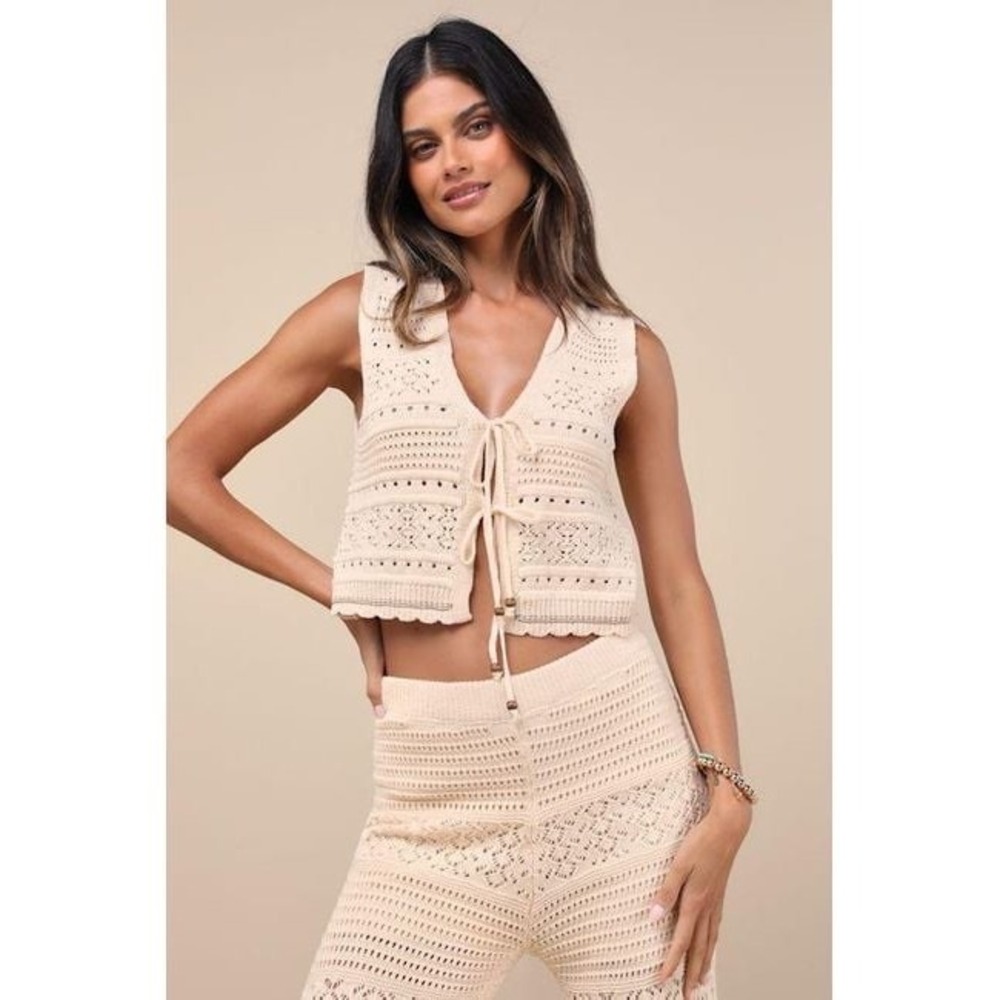 Lulus NWT Beige Pointelle Crochet‎ Knit Tie Front Cropped Sweater Vest Small